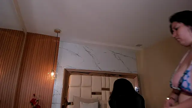 zoes milee online show from February 24, 2026, 11:22 am