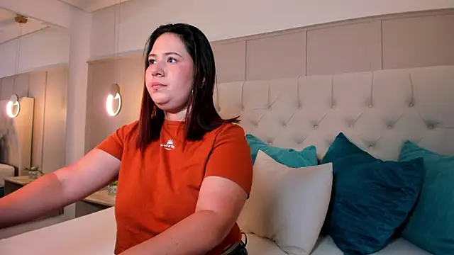 zoes milee online show from September 15, 2025, 3:56 pm