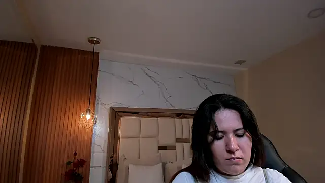 zoes milee online show from March 30, 2026, 11:44 am