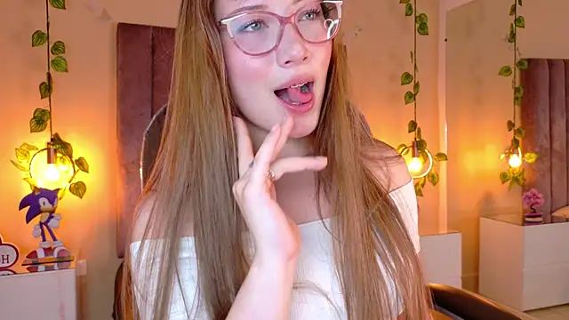 Dahlia Rousse online show from July 10, 2026, 6:46 am