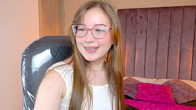 Dahlia Rousse online show from June 2, 2026, 4:34 am