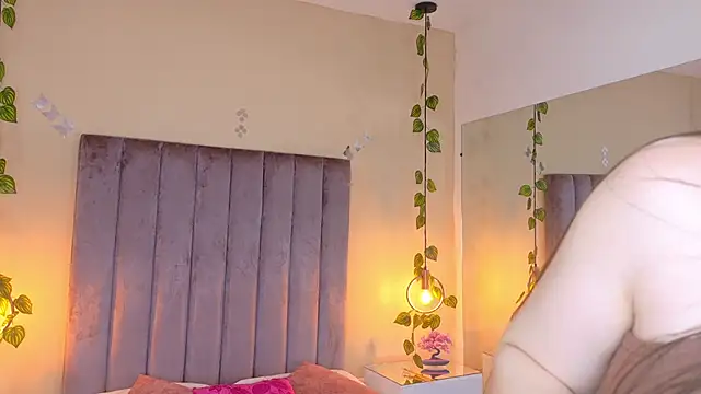 Dahlia Rousse online show from March 21, 2026, 8:30 am