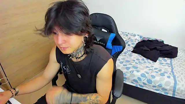 Snapshot of adam_wick chatting on January 14, 2025, 5:01 pm adam wick online show from January 14, 2025, 5:01 pm