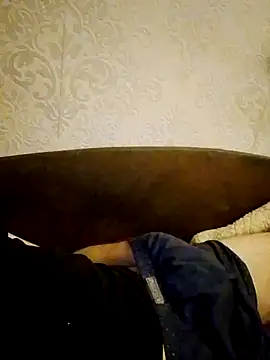 Lukas2204 online show from November 10, 2025, 11:10 pm