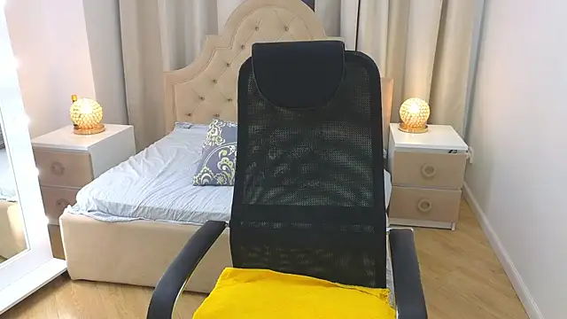 M I A M I A online show from December 1, 2025, 11:55 am