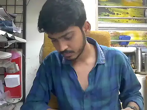 cute modell online show from November 8, 2025, 11:58 am