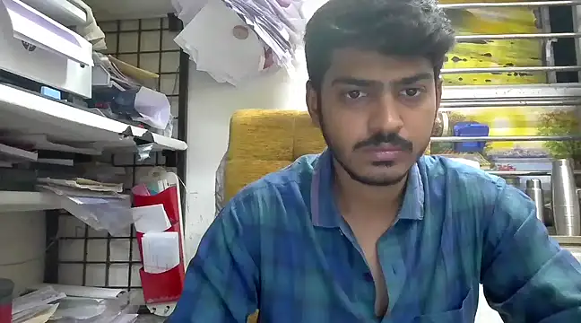 cute modell online show from March 21, 2025, 12:17 pm