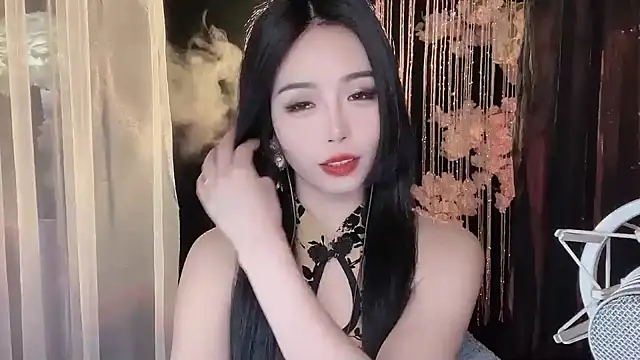 ying-love520 online show from February 1, 2025, 2:02 pm