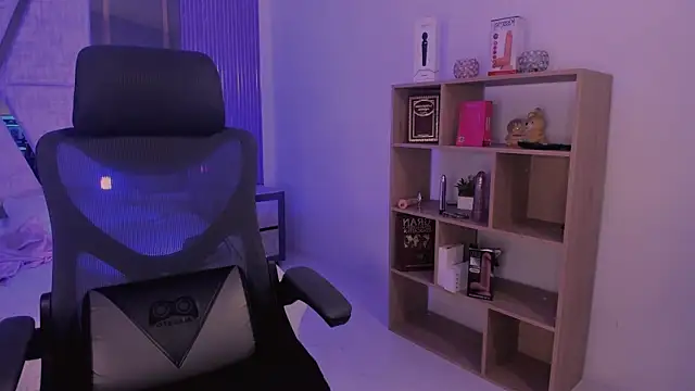 CleeoAdams  online show from October 23, 2025, 5:06 am