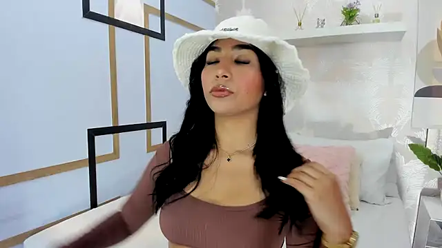 CharlotteGraay online show from October 21, 2025, 7:46 pm