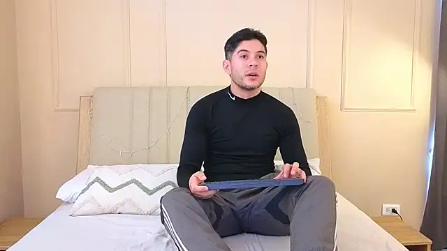 mr danni online show from December 17, 2025, 8:03 pm