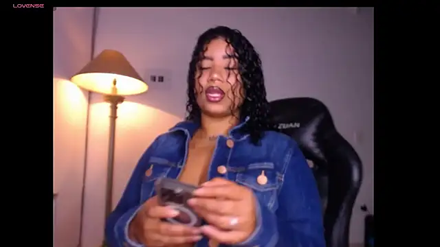 leslycarsson online show from April 10, 2026, 4:41 am