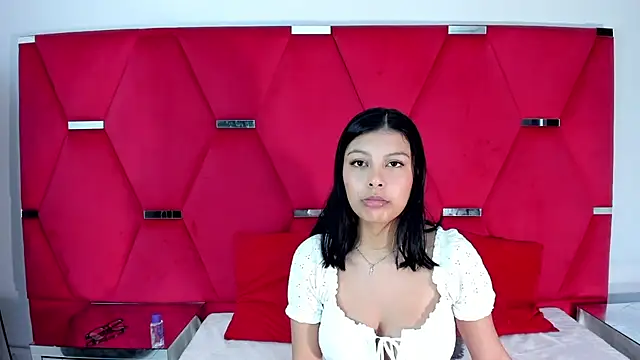 Salmaportman69 online show from February 3, 2026, 8:03 pm