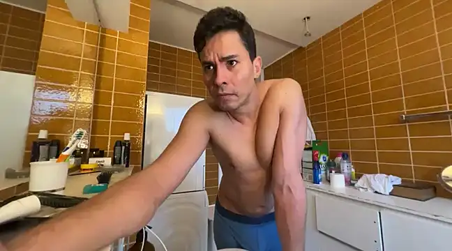 Marcolatin100 online show from February 11, 2025, 1:51 pm