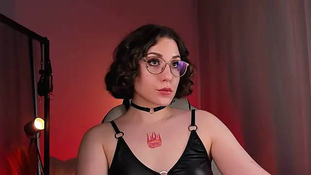 Eva Moss  online show from March 20, 2025, 10:32 am