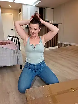 cumtomama online show from November 4, 2025, 3:27 pm