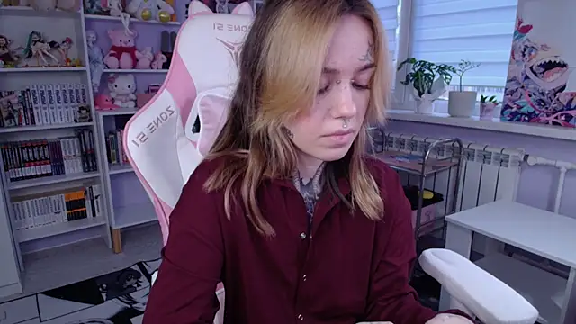 Snapshot of Catharsisi chatting on October 16, 2025, 1:41 pm Catharsisi online show from October 16, 2025, 1:41 pm