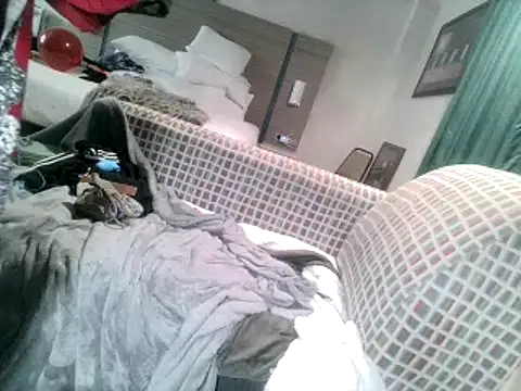 AQuickPhyx online show from February 14, 2025, 3:33 am