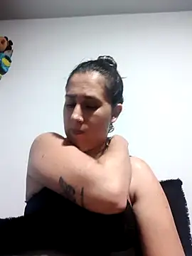 CHARLOTTE 1711 online show from November 25, 2025, 4:46 am