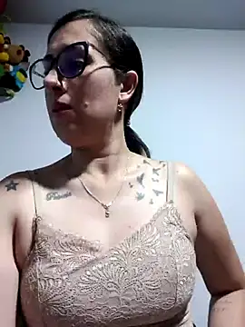 CHARLOTTE 1711 online show from November 19, 2025, 3:39 am