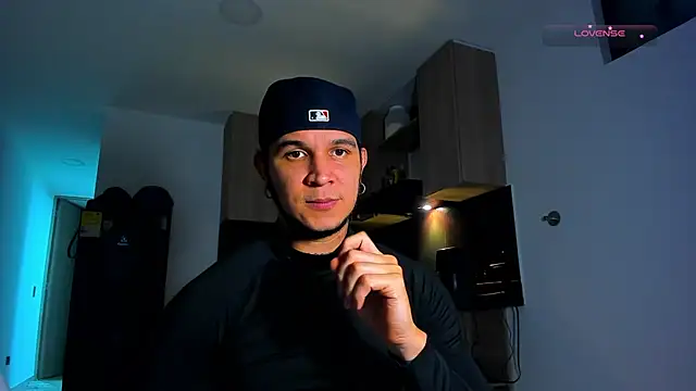 austinoficial online show from April 16, 2026, 11:51 pm