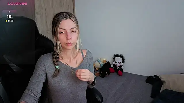 Snapshot of Princezzlove3 chatting on February 5, 2026, 12:56 pm Princezzlove3 online show from February 5, 2026, 12:56 pm