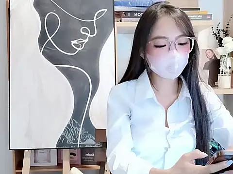 Lush-Office online show from December 5, 2025, 6:56 am