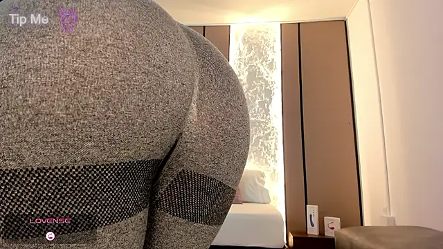 lilly ass  online show from January 14, 2026, 12:42 pm