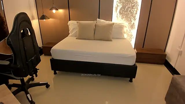 lilly ass  online show from April 8, 2026, 1:01 pm