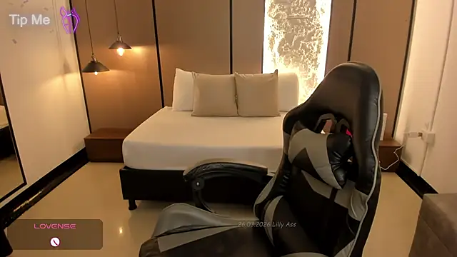 lilly ass  online show from March 26, 2026, 12:47 pm