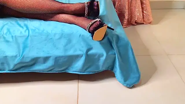 --SUNNY-- online show from October 28, 2025, 7:51 am