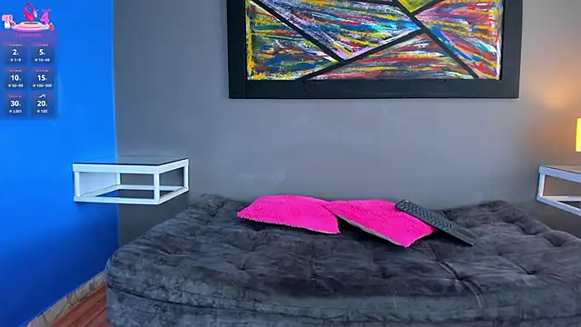 Charlotte curvy  online show from September 12, 2025, 8:08 pm