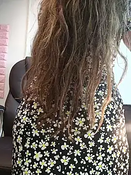 zahra Jalid online show from November 13, 2025, 10:57 pm