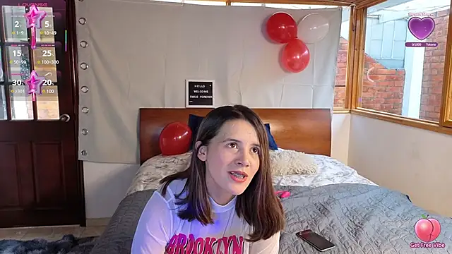 Snapshot of SexLaura_ chatting on January 25, 2025, 5:51 pm SexLaura  online show from January 25, 2025, 5:51 pm