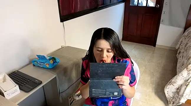 Snapshot of SexLaura_ chatting on February 13, 2025, 8:55 pm SexLaura  online show from February 13, 2025, 8:55 pm