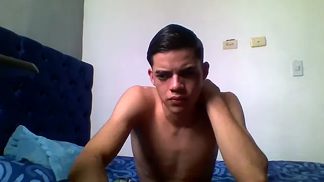 Latinos 2001 online show from May 11, 2026, 5:21 pm