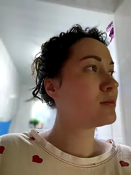 Snapshot of Kiss_My_Body chatting on October 16, 2025, 9:39 am Kiss My Body online show from October 16, 2025, 9:39 am