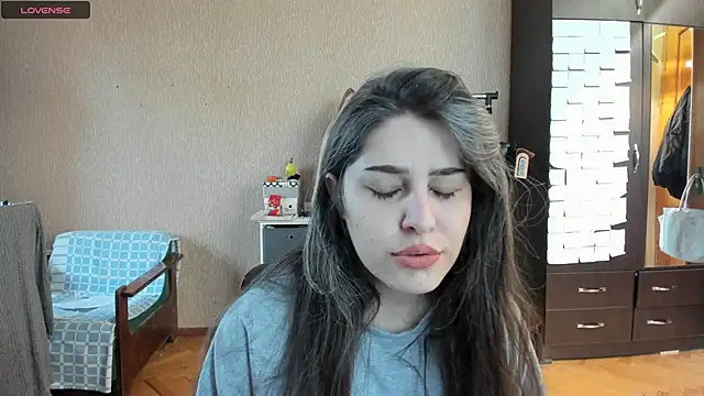  Roselina  online show from May 3, 2026, 10:53 am