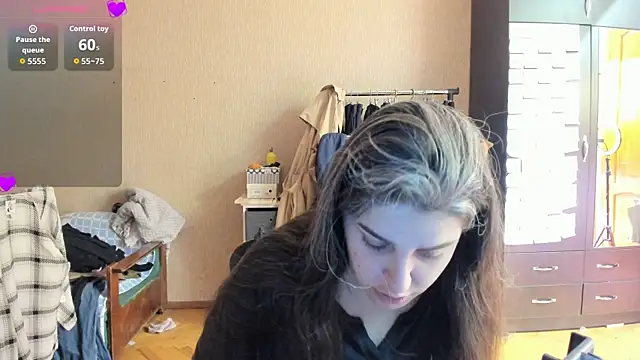  Roselina  online show from May 6, 2026, 5:17 pm