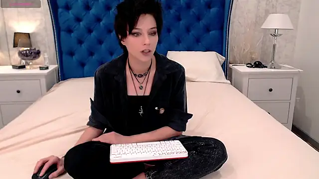 Snapshot of via_mayer_ chatting on October 18, 2025, 1:07 am via mayer online show from October 18, 2025, 1:07 am