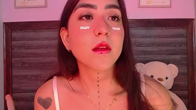 Snapshot of AdaaMillan chatting on February 4, 2026, 8:04 pm AdaaMillan online show from February 4, 2026, 8:04 pm