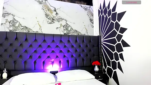 EthaanCox online show from April 7, 2026, 9:27 pm