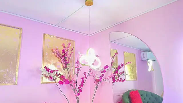 scarlette69 online show from December 16, 2025, 7:40 pm