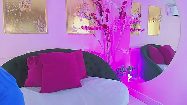 scarlette69 online show from April 1, 2026, 7:55 pm