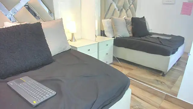 Snapshot of raquell_moore chatting on January 9, 2026, 3:52 pm raquell moore online show from January 9, 2026, 3:52 pm