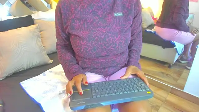 Snapshot of raquell_moore chatting on December 22, 2025, 5:24 pm raquell moore online show from December 22, 2025, 5:24 pm