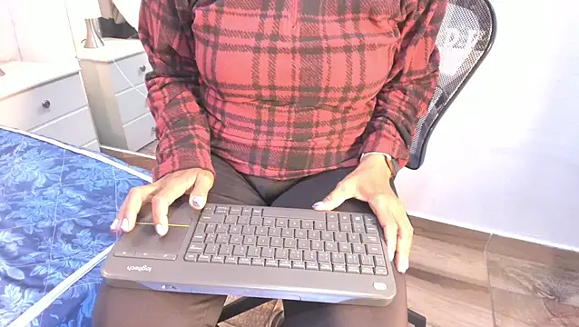 Snapshot of raquell_moore chatting on February 25, 2026, 12:05 pm raquell moore online show from February 25, 2026, 12:05 pm