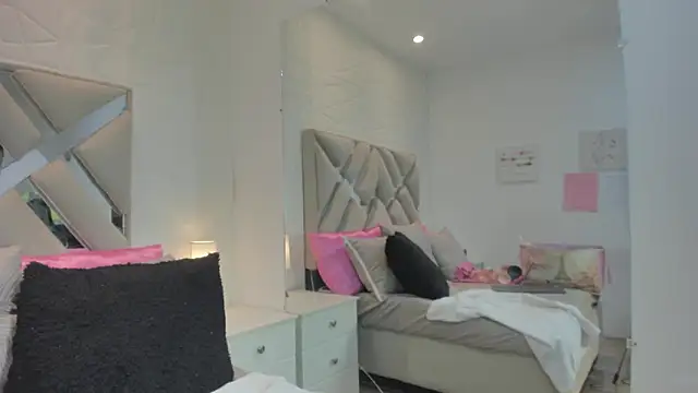 Snapshot of raquell_moore chatting on February 6, 2026, 12:28 am raquell moore online show from February 6, 2026, 12:28 am