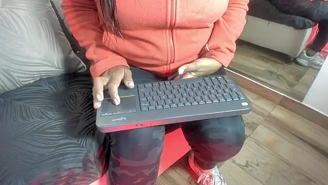 Snapshot of raquell_moore chatting on February 9, 2026, 12:47 pm raquell moore online show from February 9, 2026, 12:47 pm