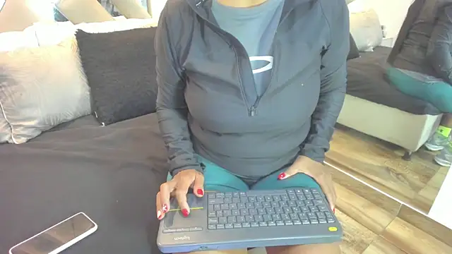 Snapshot of raquell_moore chatting on January 13, 2026, 5:28 pm raquell moore online show from January 13, 2026, 5:28 pm